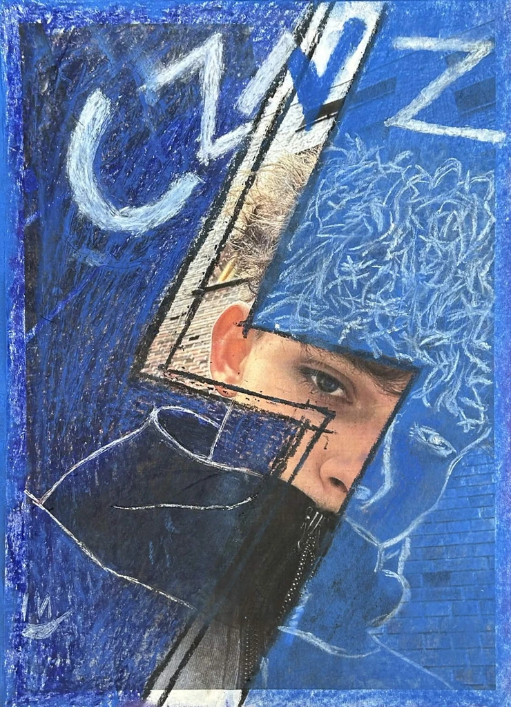Blaues handgearbeitetes Kunstwerk mit einem fotografischen Gesicht in einer Blitzform